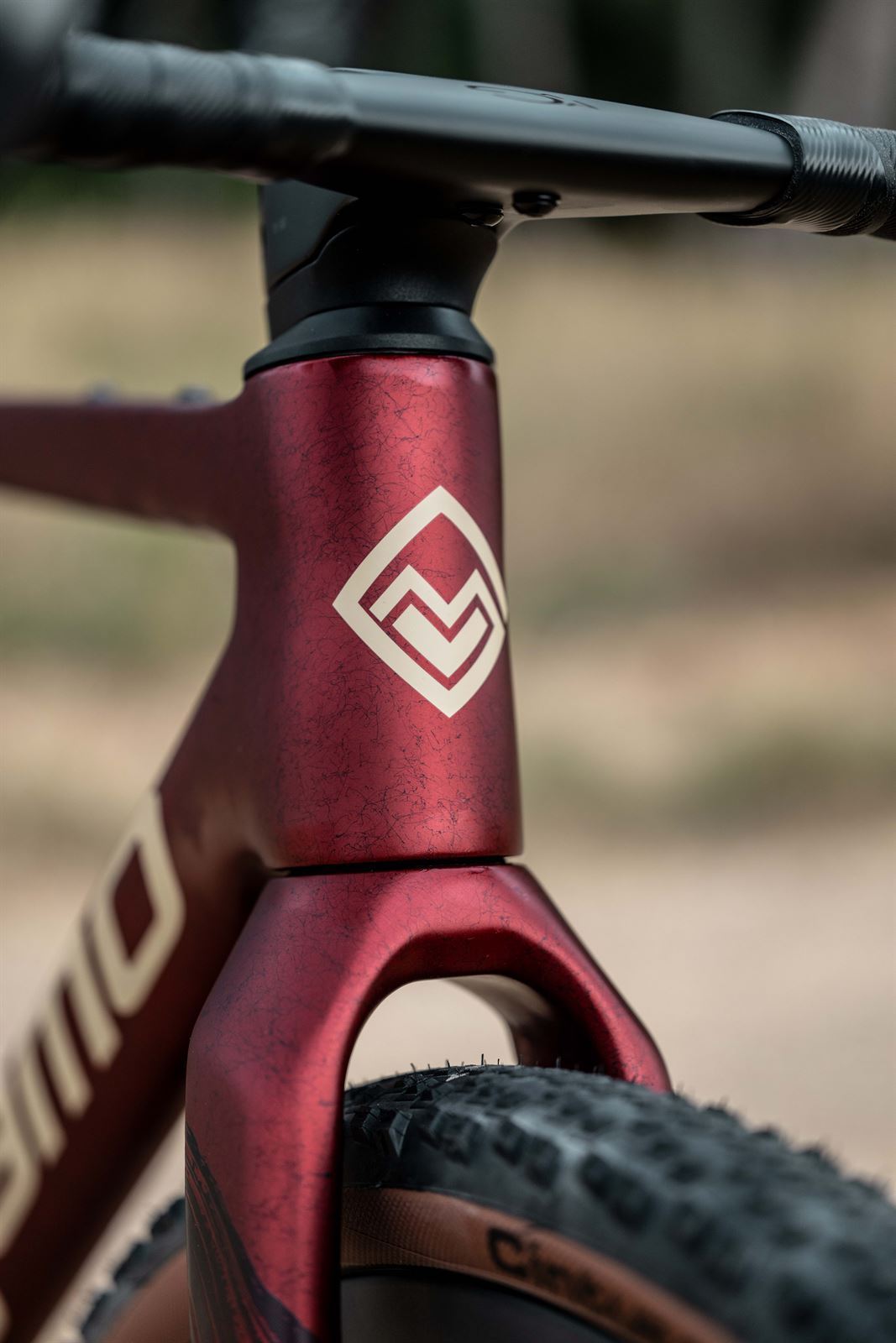 BICICLETA GRAVEL MEGAMO SILK GRX DI2 2025 GARNET - Imagen 5