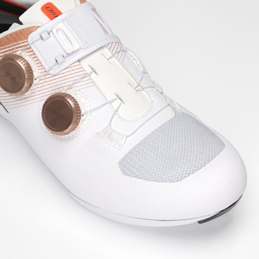 NUEVA ZAPATILLA DMT KR0 EVO BLANCO/BRONCE + CALCETINES DMT CLASSIC RACE DE REGALO - Imagen 3