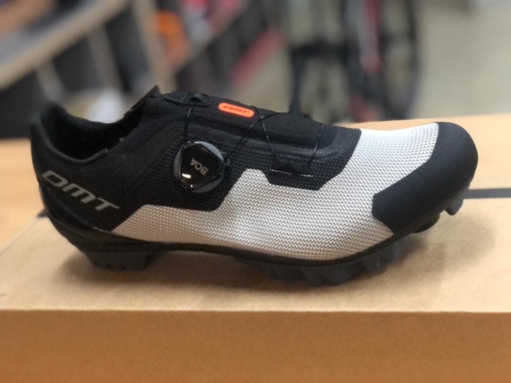 Zapatillas MTB/Gravel DMT KM4 gris plata. ÚLTIMA UNIDAD!! TALLA 43 - Imagen 1